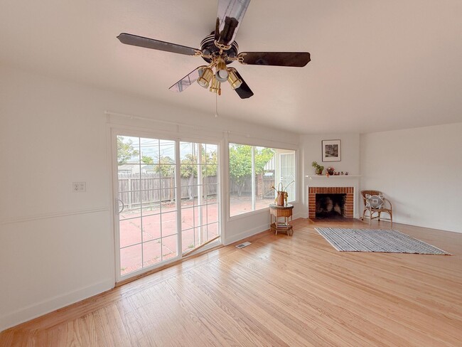 Foto del edificio - Corner Lot 3 Bedroom 1 Bath Single Family Home in San Leandro