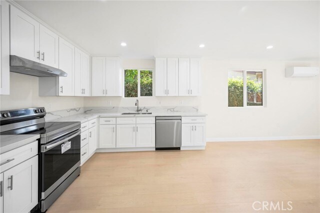 Foto del edificio - 8126 Moorcroft Ave