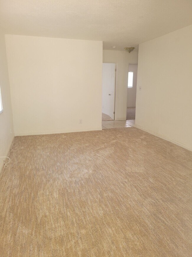 Foto del edificio - 3 Bedroom home conveniently located in the heart of Merced