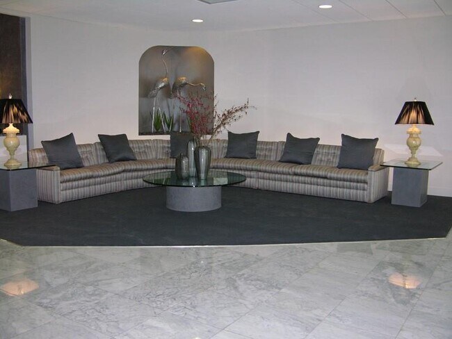 Building Photo - 3015 N Ocean Blvd