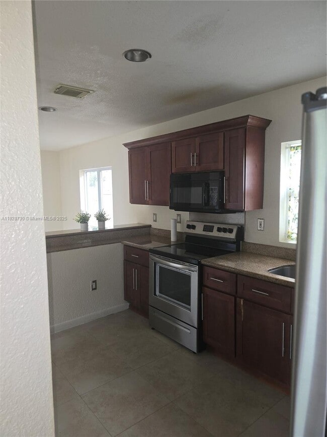Building Photo - 97 NE 59th Terrace
