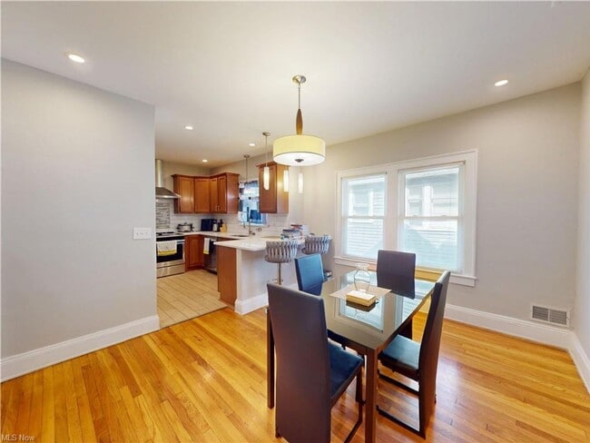 Foto del edificio - 3423 Beechwood Ave