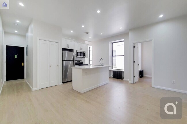 Building Photo - 4422 3rd Ave