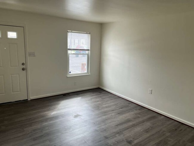 Building Photo - 8202 Tomlinson Ct