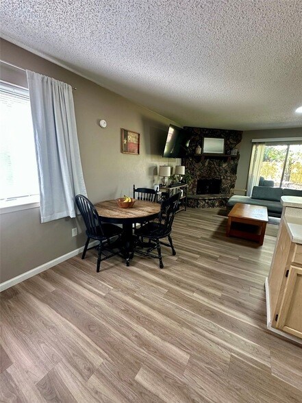 Foto del edificio - 1005 Waverly Dr