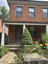 Building Photo - 820 Summit St