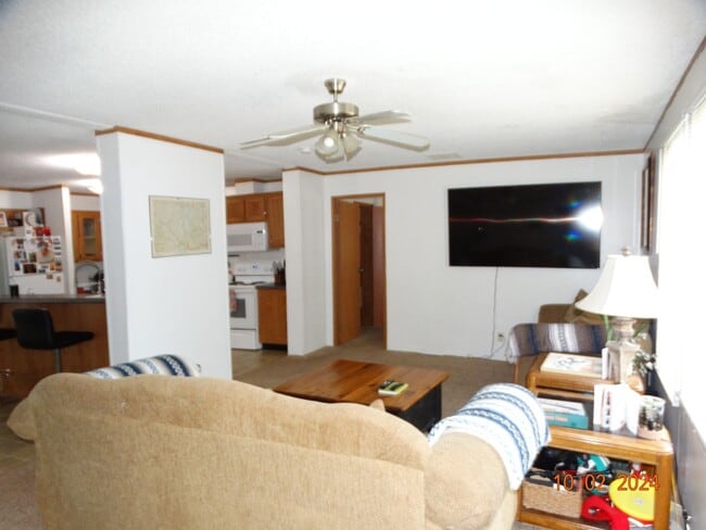 Building Photo - 3 bedroom Midway Home