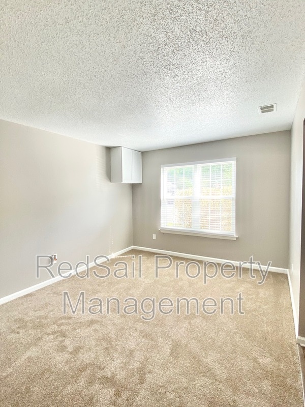 Building Photo - 600 Rountable Ct