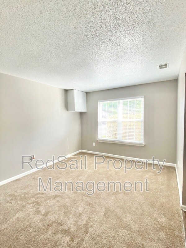 Foto del edificio - 600 Rountable Ct