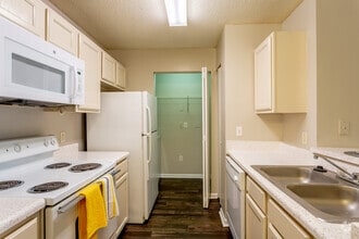 3BR,2BA  1400sqft - Arbors On Reservoir