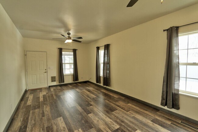 Foto del edificio - 2 Bedroom 1 Bath- House