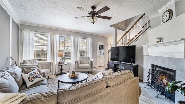 Foto del edificio - 16215 Cairngorm Ave