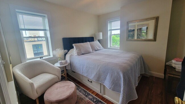 Foto del edificio - 1054 Cambridge St
