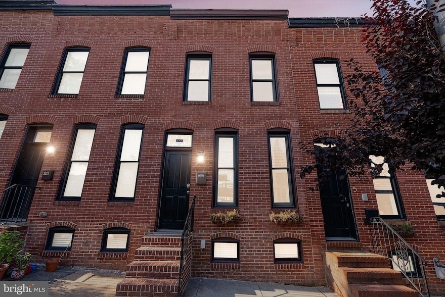 Primary Photo - 3215 Fleet St