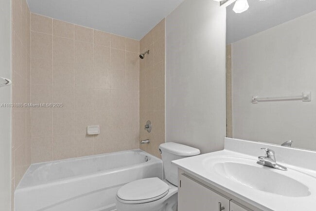 Foto del edificio - 7330 NW 114th Ave