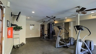 Bellaire Oaks Apartments photo'