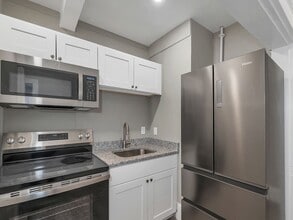 Building Photo - 54 Brook St