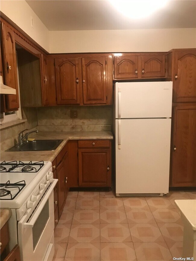 Building Photo - 84-51 Abingdon Rd