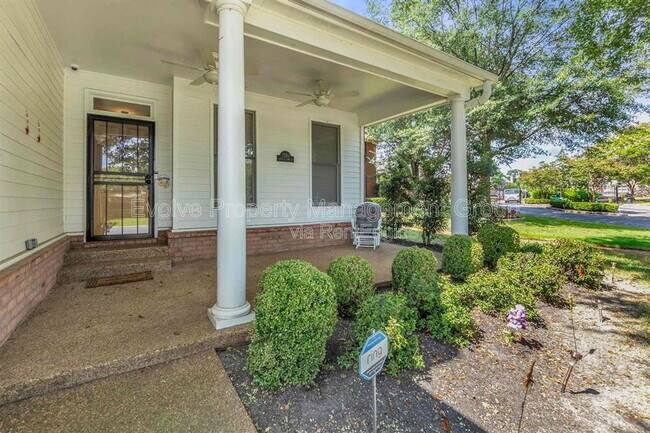 Foto del edificio - 7520 Crystal Lake Dr