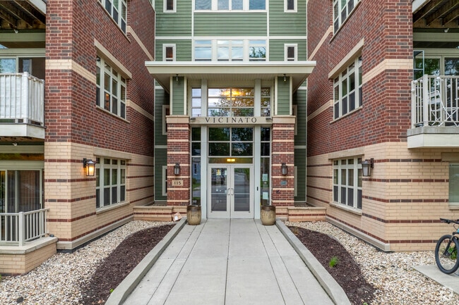 Main Entrance - Vicinato