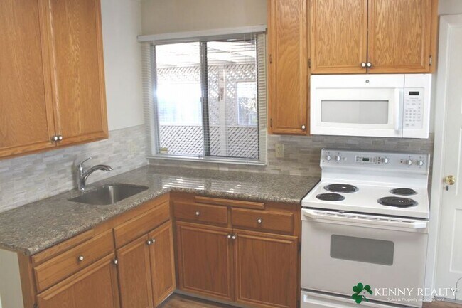 Building Photo - Ranch Style Single Family Home