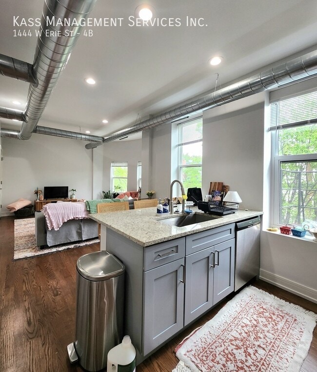 Building Photo - 1444 W Erie St