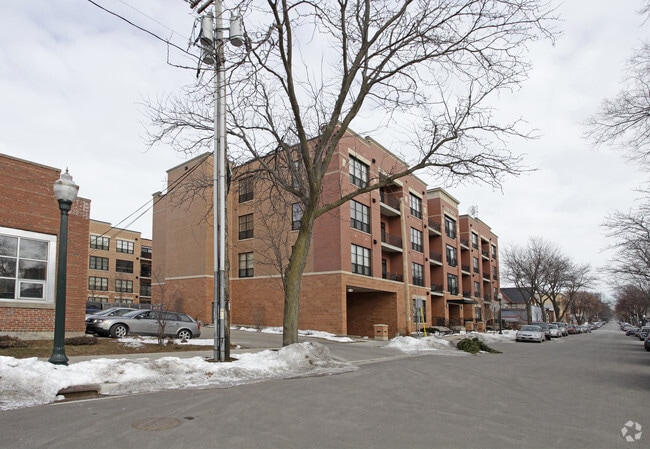Building Photo - 614 W Doty St