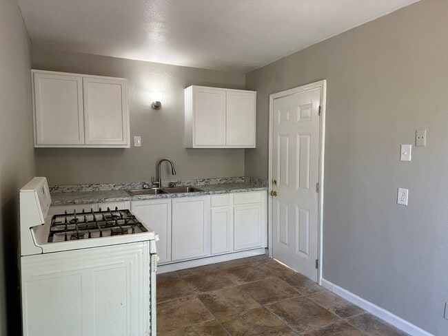Building Photo - 1361 Daytona Dr