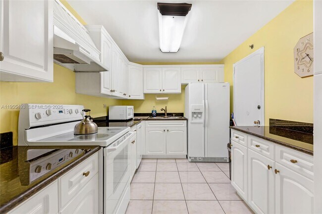 Foto del edificio - 6039 Collins Ave