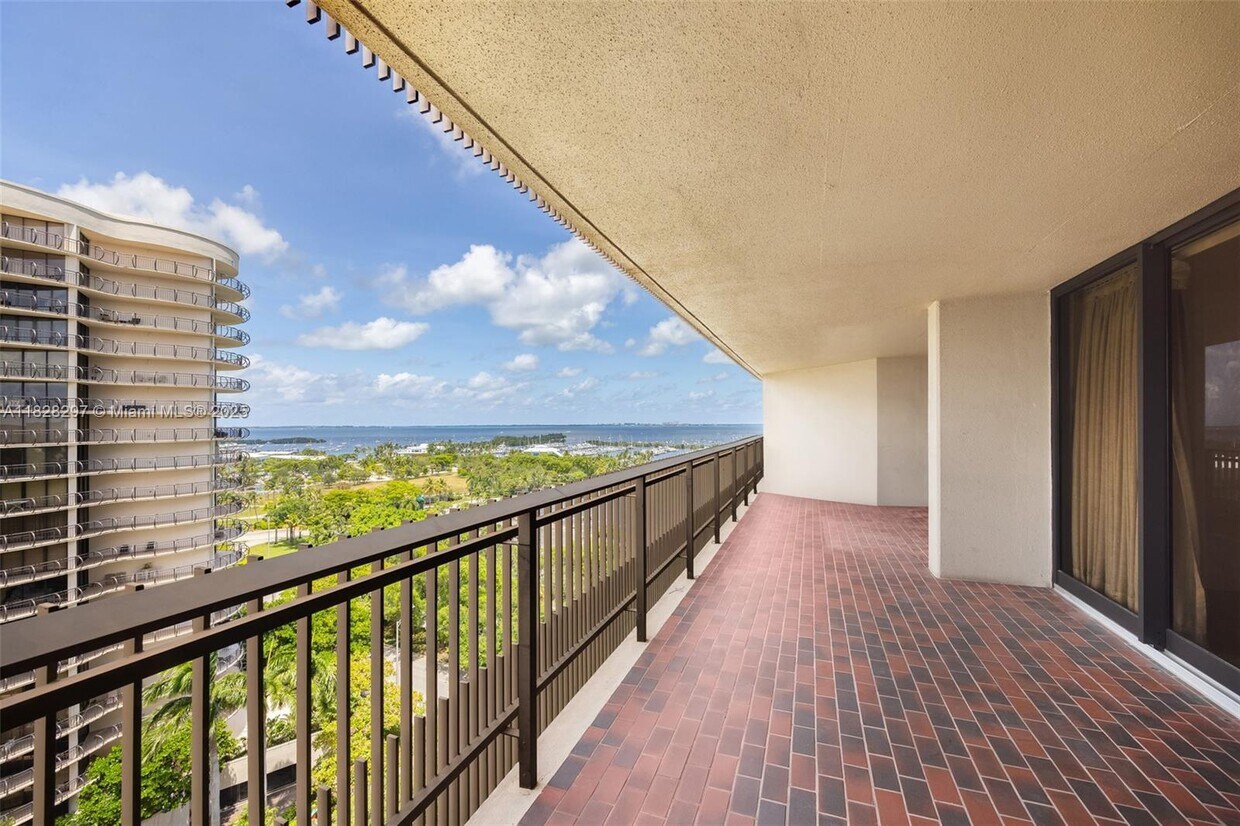 Foto principal - 2901 S Bayshore Dr
