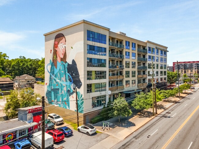 Building Photo - 563 Memorial Dr SE