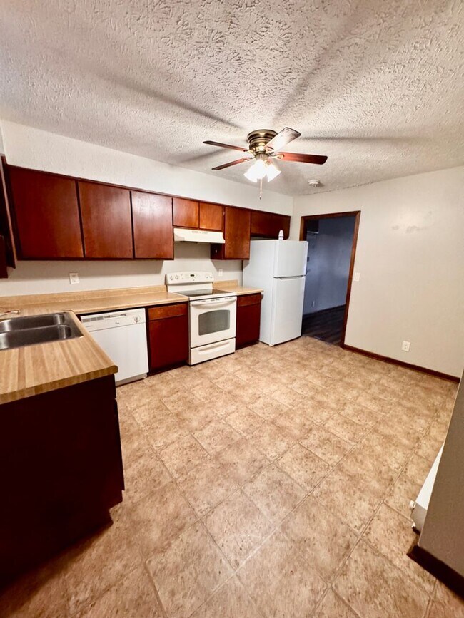 Foto del edificio - 4648 Forest Ridge Dr