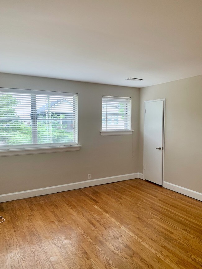 Building Photo - 512 Chesterfield Ave