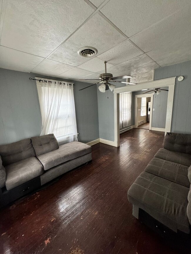 Building Photo - Beautiful 2 bed 1 bath house in Churchill
