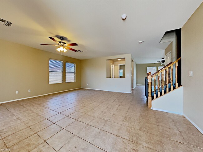 Foto del edificio - 5 br, 3 bath House - 672 W Barrus St