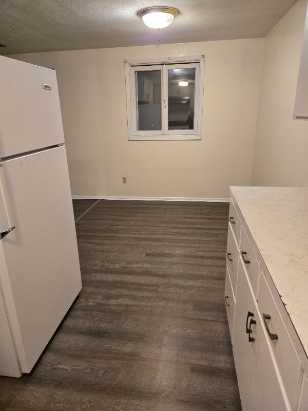 Building Photo - 513 N Oak Ave