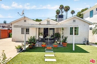 Building Photo - 6236 Lindley Ave