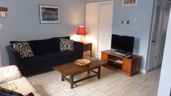 Building Photo - SHORE ACRES CONDO