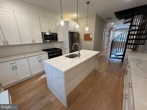 Building Photo - 1325 N Marston St