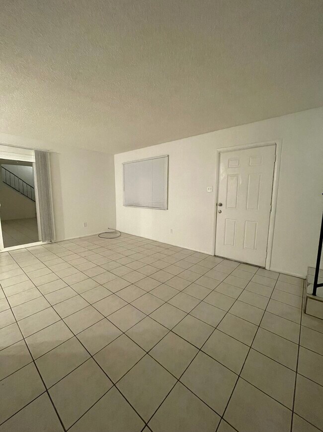 Building Photo - 4040 W Mesquite Ln