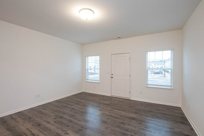 Building Photo - BEAUTIFUL 2 Bedroom Townhome in MIDLAND AVAILABLE APRIL 2026