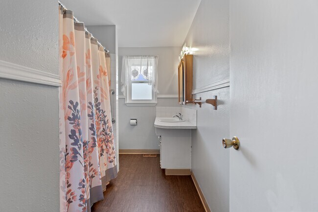 Building Photo - 3605 E Buckeye Ct