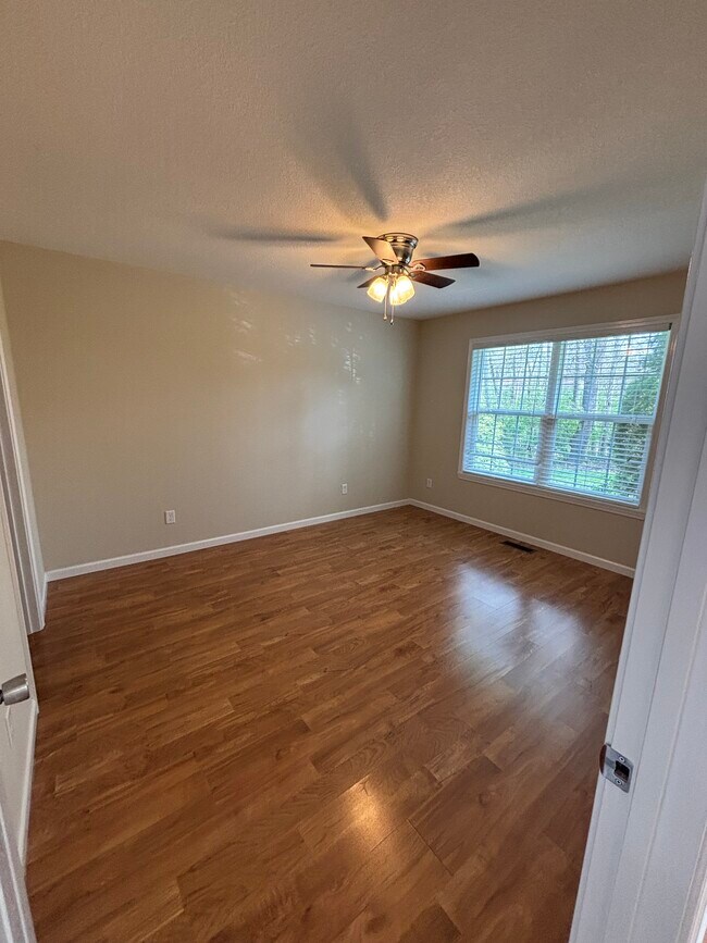 Dormitorio 1 - 45 Kaylee Ln