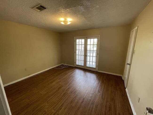Photo - 1643 Cedar Lake Dr (Baton Rouge, LA) Apartment