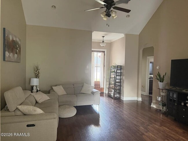 Building Photo - 211 Milton Estates