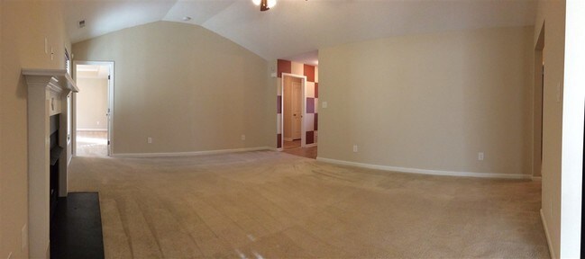 Building Photo - 325 Hughes Ln