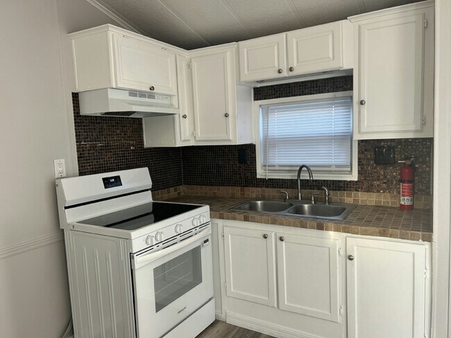 Foto del edificio - 6105 Land O' Lakes Blvd