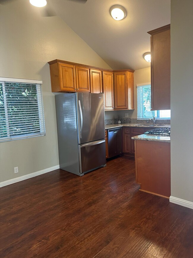 Kitchen - 1924 Maple Ave