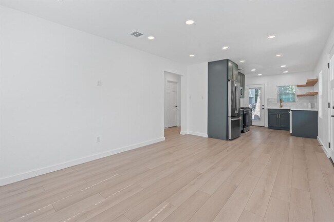 Foto del edificio - 1503 E 2nd St