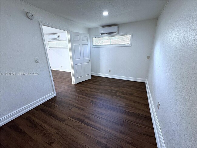 Foto del edificio - 1025 NW 7th Ave